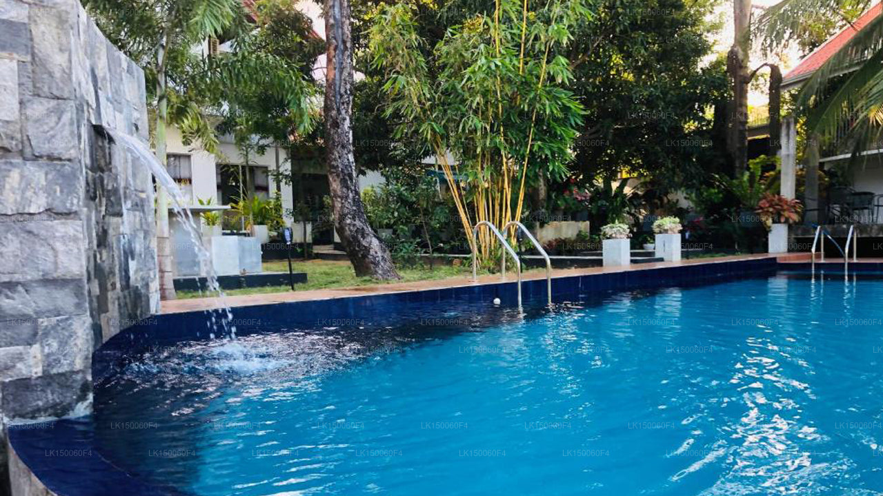 White Land City Hotel bevindt zich in Dambulla.