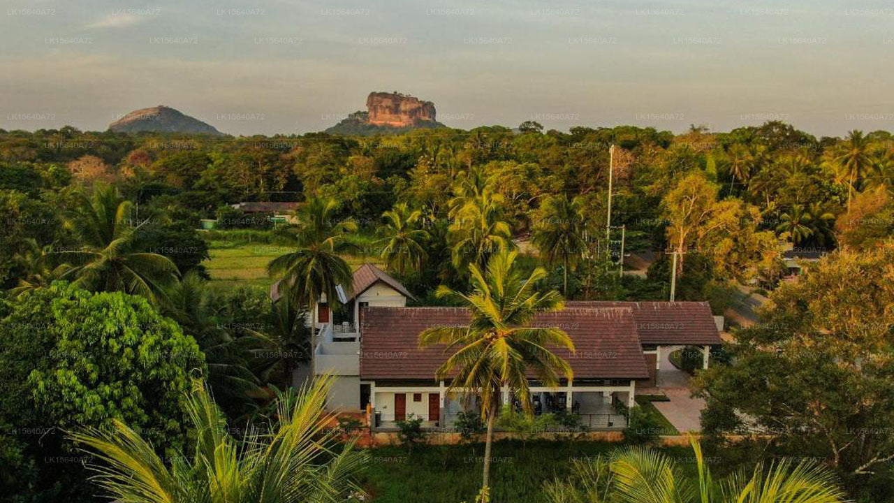 Lion Gate Hotel, Sigiriya