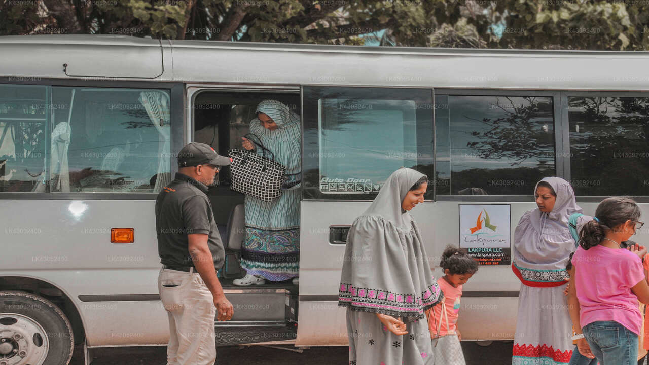 Transfer between Colombo Airport (CMB) and Sandy Cabanas, Tangalle