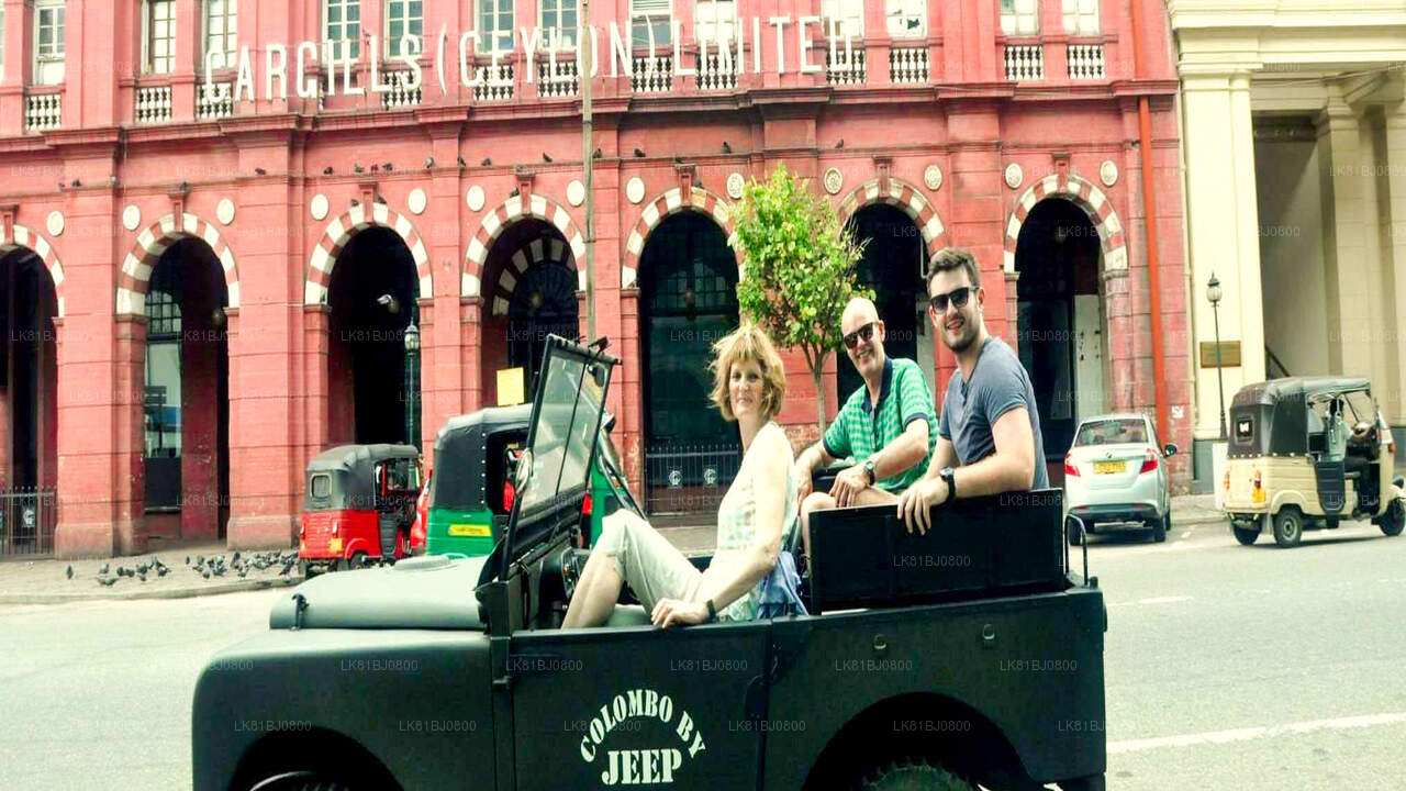 Stadstour door Colombo met War Jeep vanuit de haven