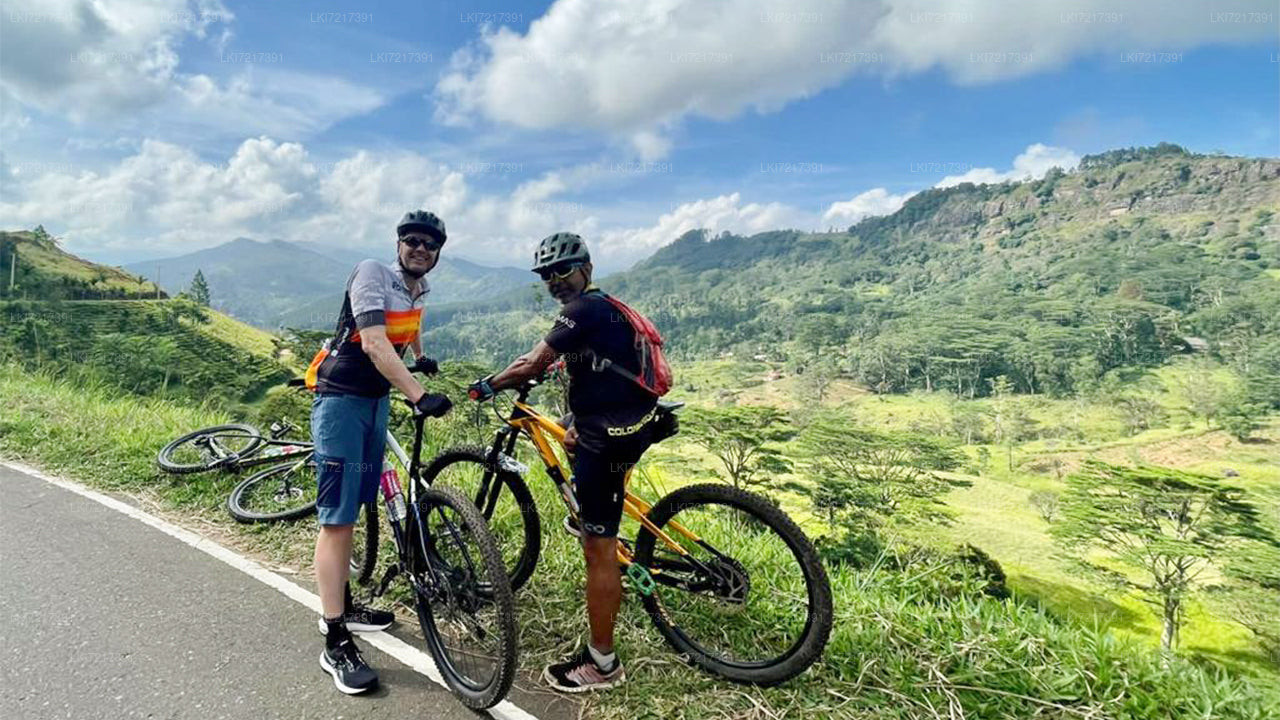 Fietstocht naar de Nuwara Eliya Highlands vanuit Kandy